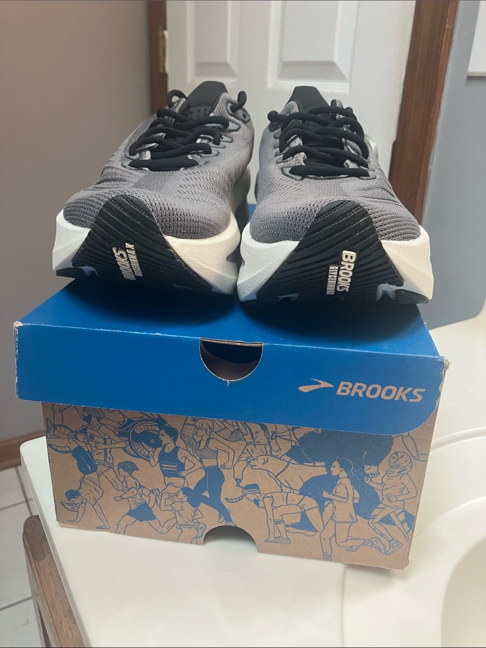 Brooks Women's Glycerin Max 2 Brand New Size 9 Medium (Retail $200) - Picture 5 of 7